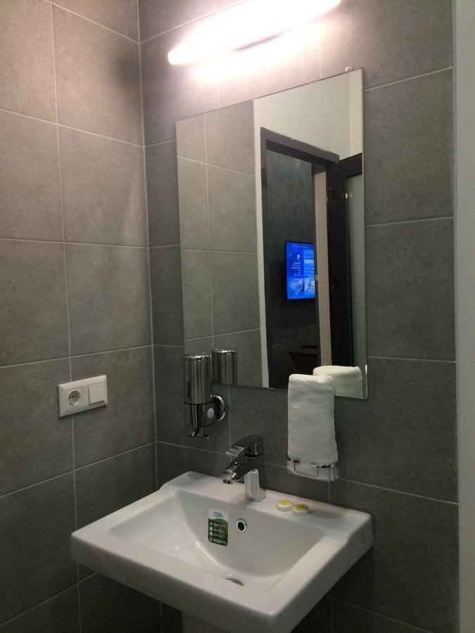 Concord Hotel Бішкек Екстер'єр фото